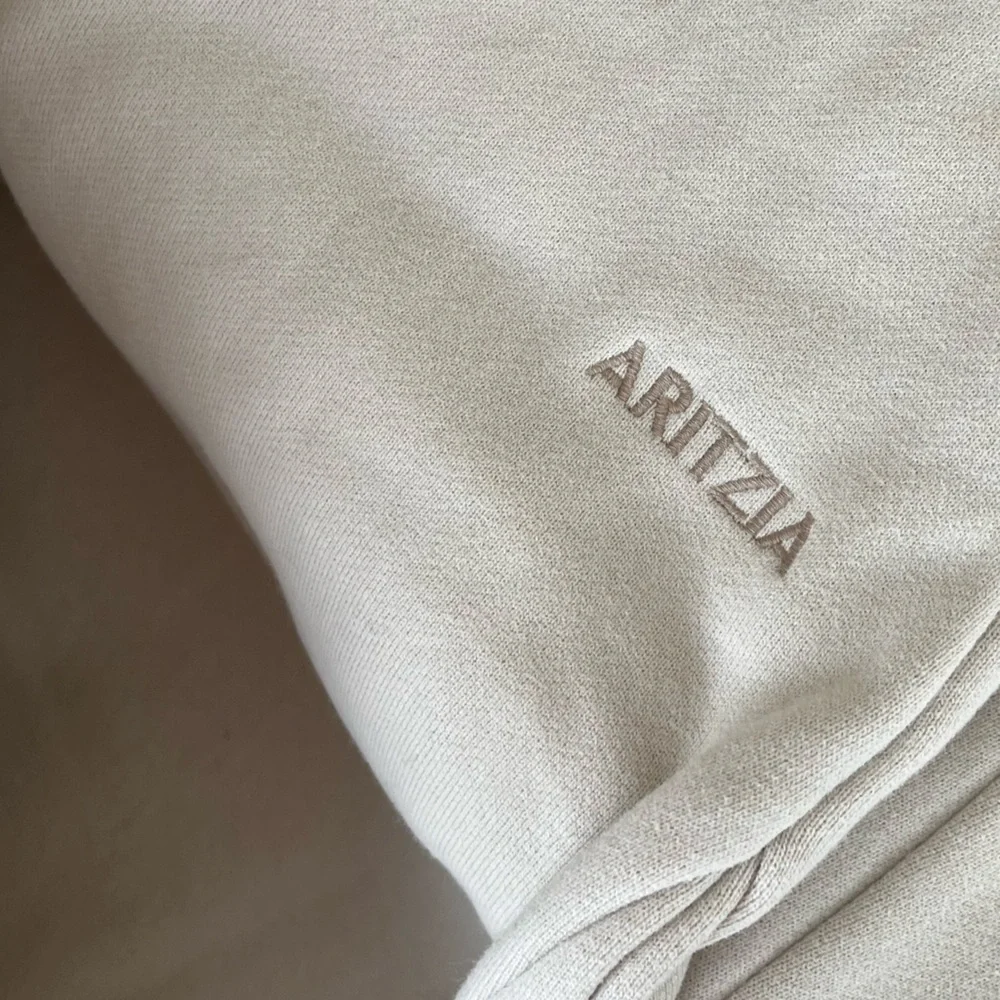Aritzia the mega barrel sweatpants cozy fleece pants NWOT - Picture 4 of 4